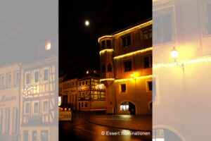 Weihnachtsbeleuchtung von Essert-Illuminationen mit LED-Lichtschlauch als Gebäudebeleuchtung in Bad-Königshofen