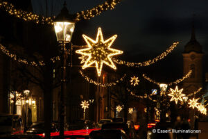 Weihnachtsbeleuchtung von Essert-Illuminationen mit LED-Lichterketten und Girlande als Laternenbeleuchtung in Bad Arolsen