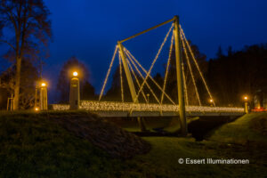 Weihnachtsbeleuchtung von Essert-Illuminationen mit LED-Lichterketten als Brückenbeleuchtung in Bad Elster