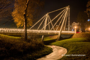 Weihnachtsbeleuchtung von Essert-Illuminationen mit LED-Lichterketten als Brückenbeleuchtung in Bad Elster