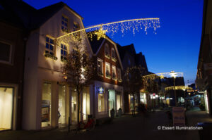 Weihnachtsbeleuchtung von Essert-Illuminationen mit LED-Lichterketten und LED-Lichtschlauch als Straßenüberspannungen in Coesfeld