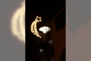 Weihnachtsbeleuchtung von Essert-Illuminationen mit LED-Lichterketten und LED-Lichtschlauch als Laternenbeleuchtung in Dieburg