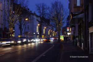 Weihnachtsbeleuchtung von Essert-Illuminationen mit LED-Lichterketten als Baumbeleuchtung in Dortmund