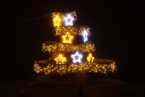 Weihnachtsbeleuchtung von Essert-Illuminationen mit LED-Lichtschlauch und LED-Lichterketten als Brunnenbeleuchtung in Flörsheim