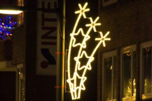 Weihnachtsbeleuchtung von Essert-Illuminationen mit LED-Lichtschlauch als Laternenbeleuchtung in Hamburg Lohbrügge