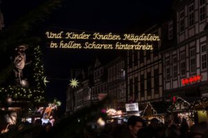 Weihnachtsbeleuchtung von Essert-Illuminationen mit LED-Lichtschlauch als Schriftzug in Hameln