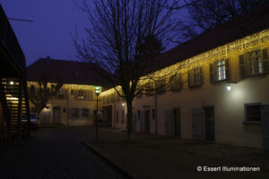 Weihnachtsbeleuchtung von Essert-Illuminationen mit LED-Lichterketten als Gebäudebeleuchtung in Hattersheim