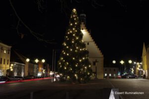 Weihnachtsbeleuchtung von Essert-Illuminationen mit LED-Lichterketten als Baumbeleuchtung in Hirschau