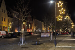 Weihnachtsbeleuchtung von Essert-Illuminationen mit LED-Lichtschlauch und Girlande als Laternenbeleuchtung in Hirschau