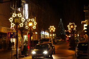 Weihnachtsbeleuchtung von Essert-Illuminationen mit LED-Lichtschlauch als Laternenbeleuchtung in Jülich
