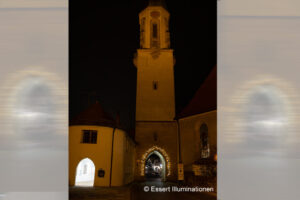 Weihnachtsbeleuchtung von Essert-Illuminationen mit LED-Lichterketten und Girlande als Gebäudebeleuchtung in Kemnath