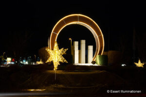 Weihnachtsbeleuchtung von Essert-Illuminationen mit LED-Lichterketten und Fiberglasstern als Kreiselbeleuchtung in Kemnath