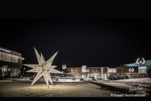Weihnachtsbeleuchtung von Essert-Illuminationen mit Gigant-Stern aus Fiberglas in Kopavogur Island
