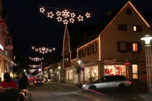 Weihnachtsbeleuchtung von Essert-Illuminationen mit LED-Lichtschlauch als Straßenüberspannung in Kornwestheim