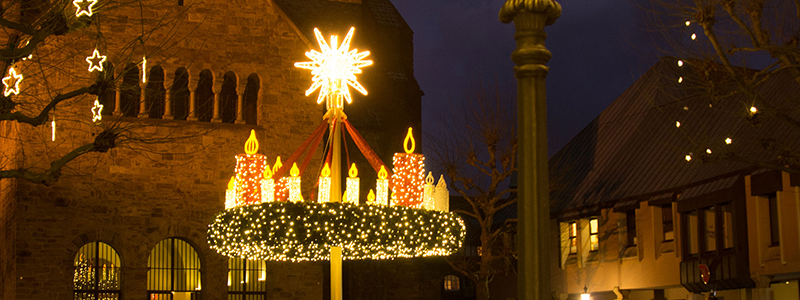 Pressebericht Weihnachtsbeleuchtung von Essert-Illuminationen mit LED-Adventskranz in Minden