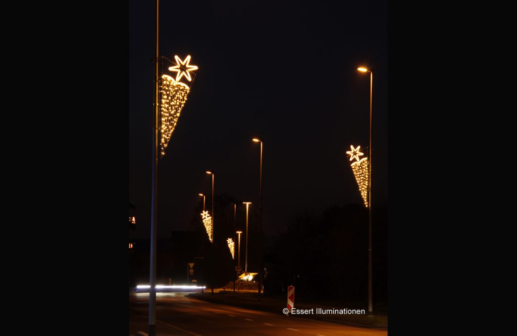 Weihnachtsbeleuchtung von Essert-Illuminationen mit LED-Lichterketten und LED-Lichtschlauch als Laternenbeleuchtung in Nottwil