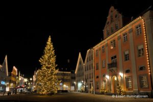Weihnachtsbeleuchtung von Essert-Illuminationen mit LED-Lichterketten als Baumbeleuchtung in Rottenburg