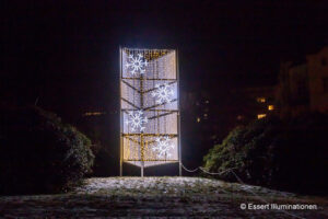 Weihnachtsbeleuchtung von Essert-Illuminationen mit LED-Lichterketten und LED-Lichtschlauch der Sächsischen Staatsbäder in Bad Elster