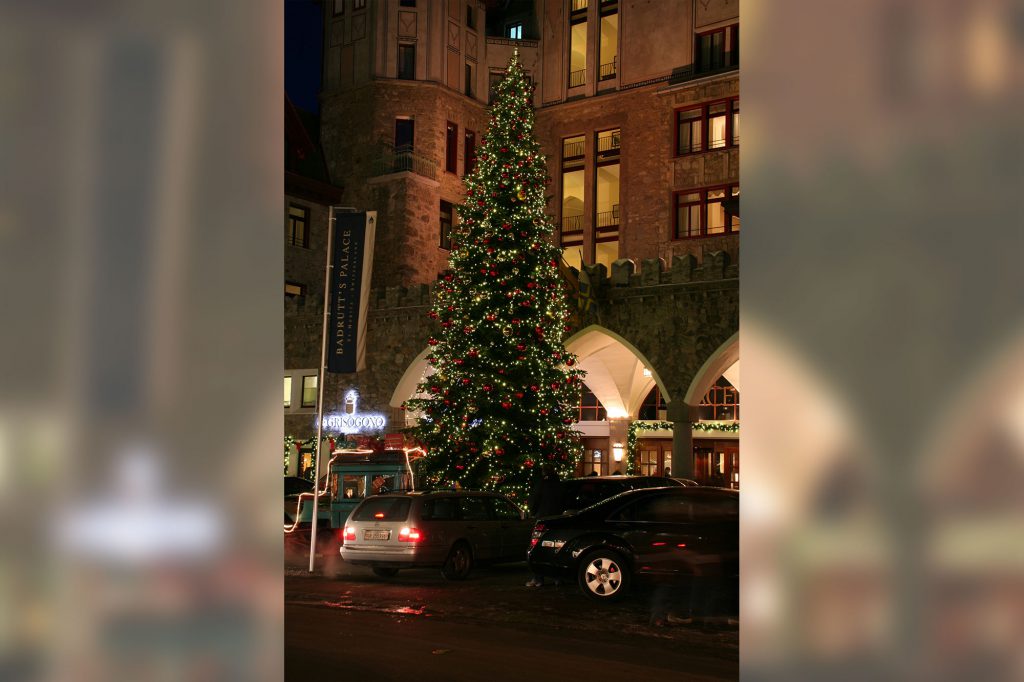 Weihnachtsbeleuchtung von Essert-Illuminationen mit LED-Lichterketten als Baumbeleuchtung in St. Moritz Schweiz