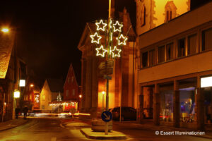 Weihnachtsbeleuchtung von Essert-Illuminationen mit LED-Lichtschlauch und Girlande als Laternenbeleuchtung in Sulzbach