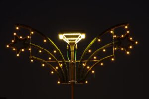 Weihnachtsbeleuchtung von Essert-Illuminationen mit LED-Tropenlampen und Girlande als Laternenbeleuchtung in Wesseling