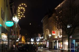 Weihnachtsbeleuchtung von Essert-Illuminationen mit LED-Lichterketten und Girlande als Laternenbeleuchtung in Wetzlar