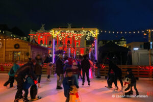 Weihnachtsbeleuchtung von Essert-Illuminationen mit LED-Lichtschlauch als Eisbahnbeleuchtung in Zürich