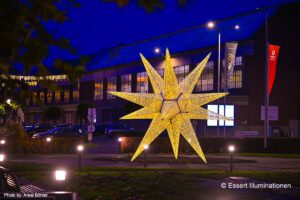 Weihnachtsbeleuchtung von Essert-Illuminationen mit Fiberglas als Kreiselbeleuchtung im Areal Böhler in Duesseldorf Meerbusch