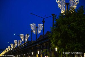 Weihnachtsbeleuchtung von Essert-Illuminationen mit LED-Lichterketten als Laternenbeleuchtung im Areal Böhler in Duesseldorf Meerbusch
