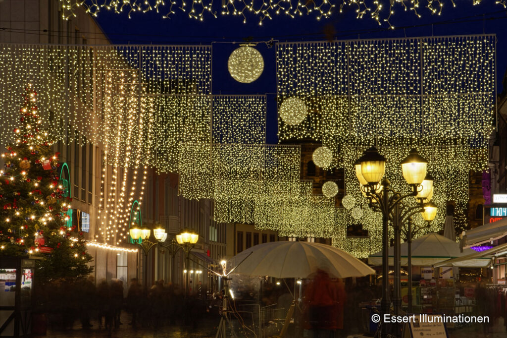 Weihnachtsbeleuchtung Straße Lichternetz